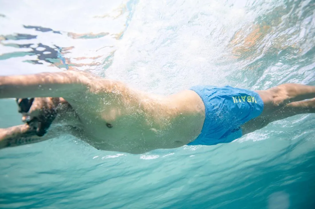 100 BASIC MEN'S SWIMMING SHORTS - LIGHT BLUE