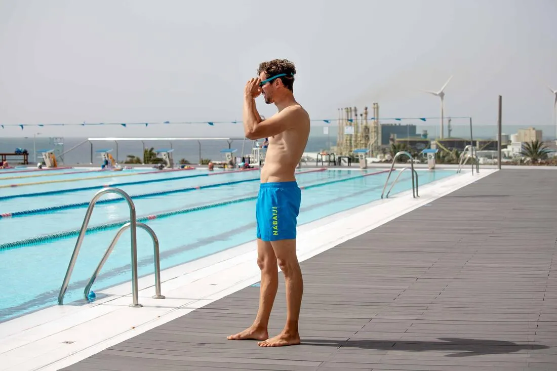 100 BASIC MEN'S SWIMMING SHORTS - LIGHT BLUE