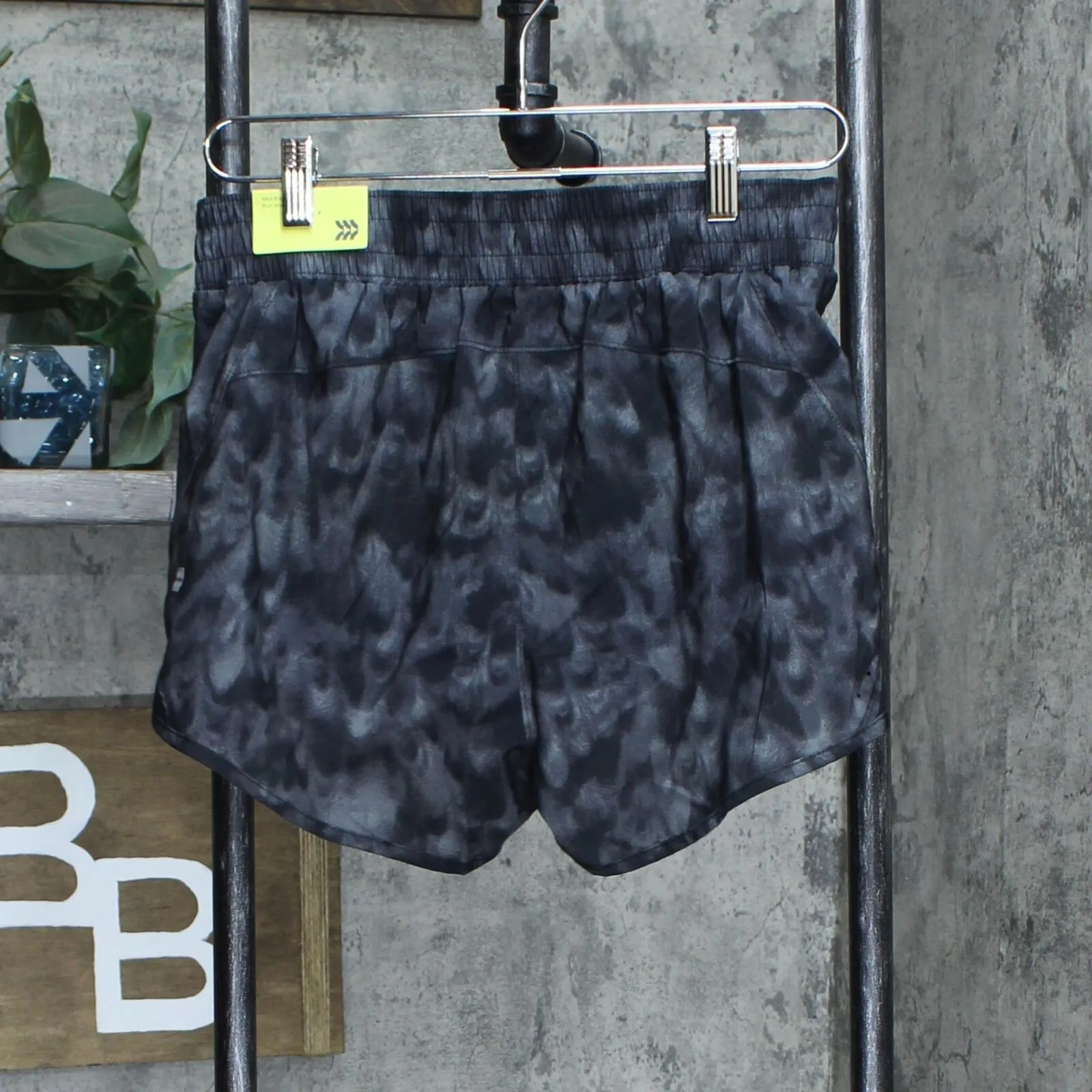 All In Motion Women's Mid-Rise Run Shorts 3"