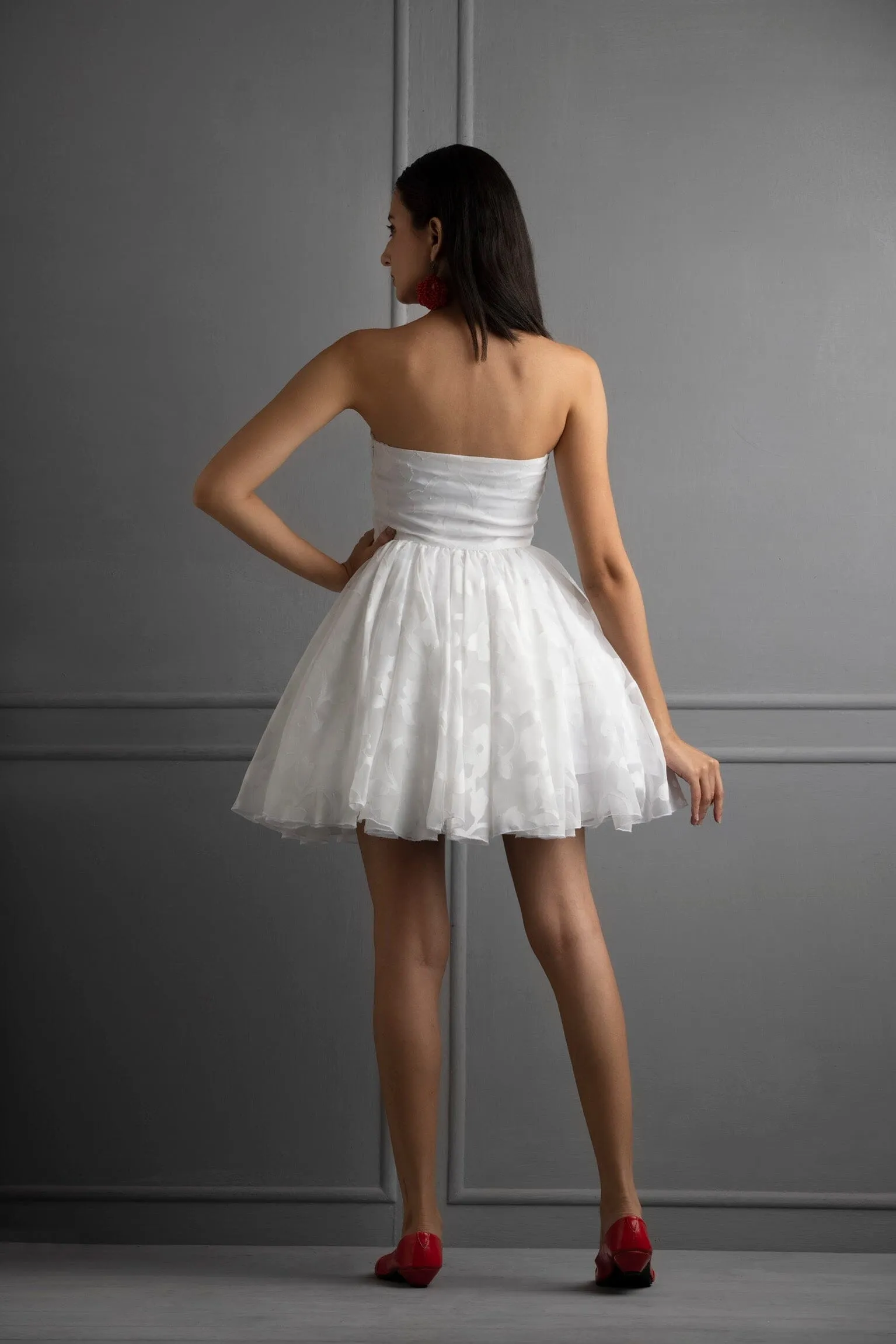 Dreaming - white voluminous strapless mini dress