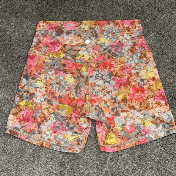 Lululemon align 6 in shorts