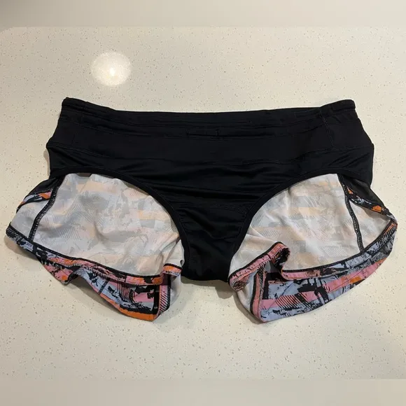 Lululemon Speed Up Short 2.5&quot; in Inversion Multi / Black Size 8
