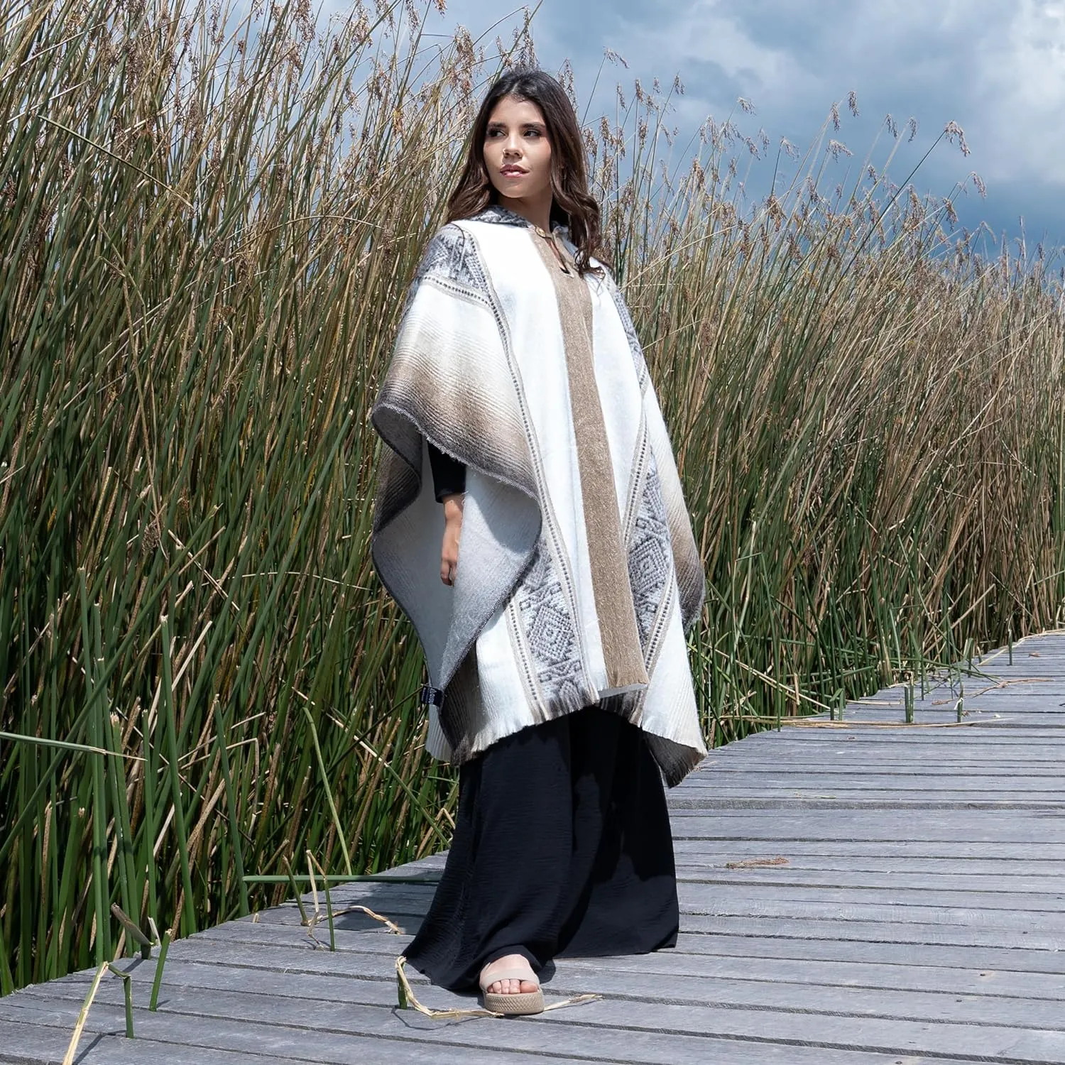 QISU Terra Threads Poncho – Sustainable Alpaca Warmth for a Perfect Holiday Gift