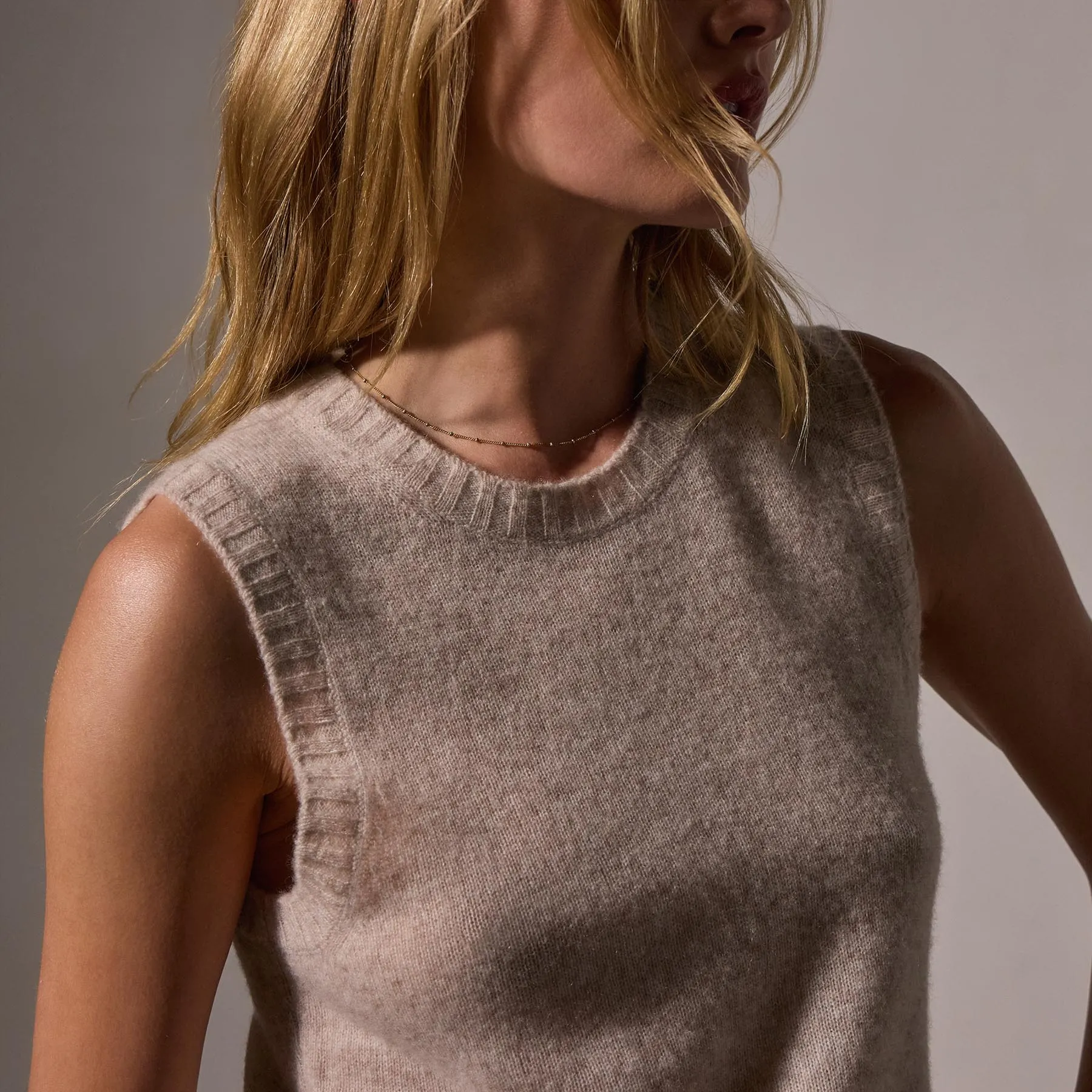 Soft Featherweight Cashmere Vest - Light Beige