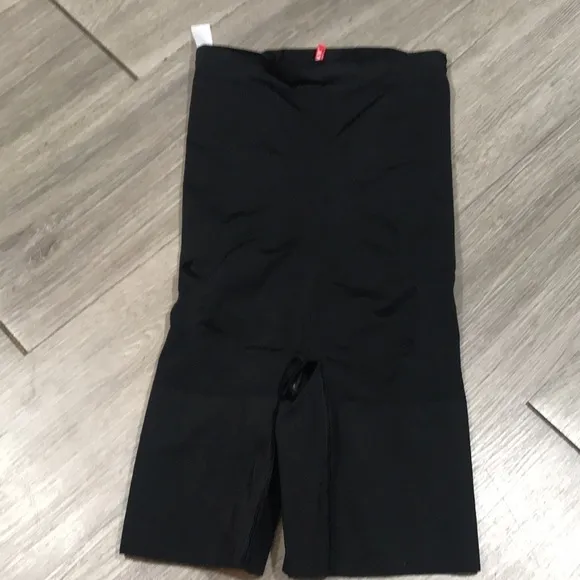 SPANX OnCore High Waist Mid-Thigh Black Shaper Shorts size S
