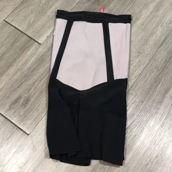 SPANX OnCore High Waist Mid-Thigh Black Shaper Shorts size S