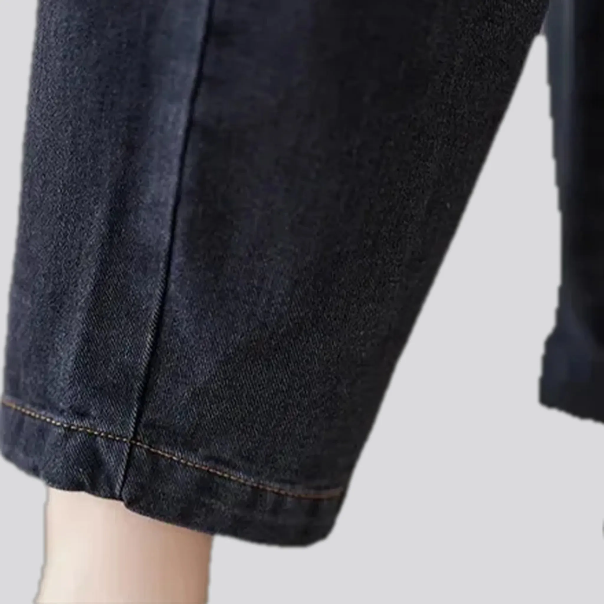 Stonewashed women's denim bib
