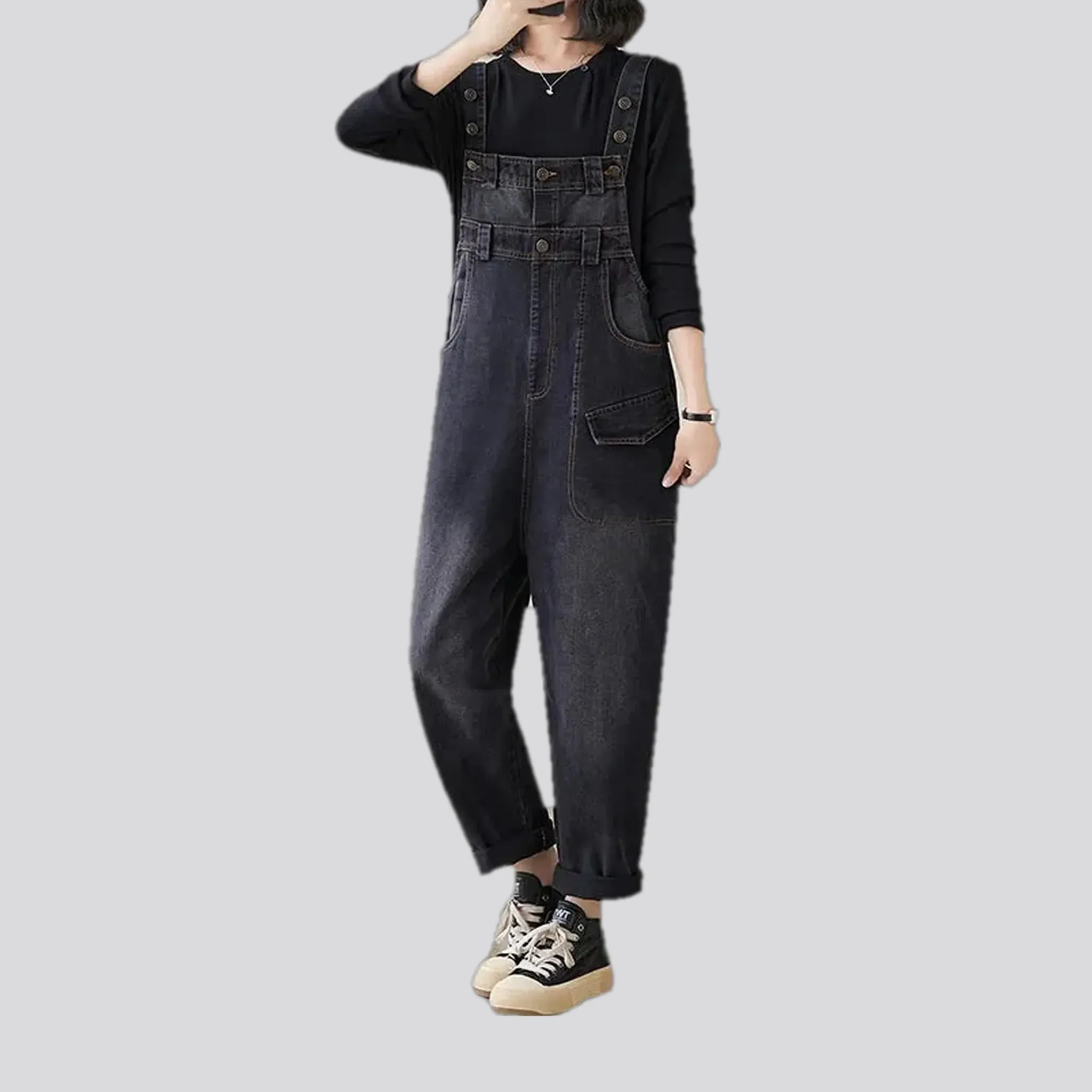 Stonewashed women's denim bib